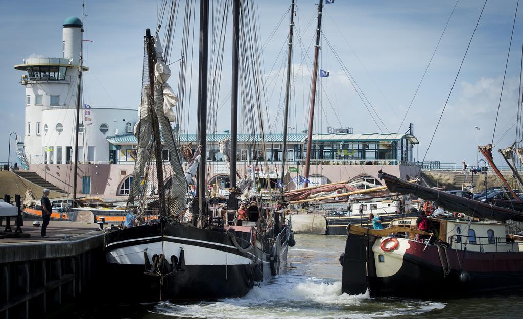 "De Bank" - Hotel Apartments Harlingen Exteriör bild