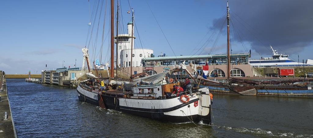 "De Bank" - Hotel Apartments Harlingen Exteriör bild